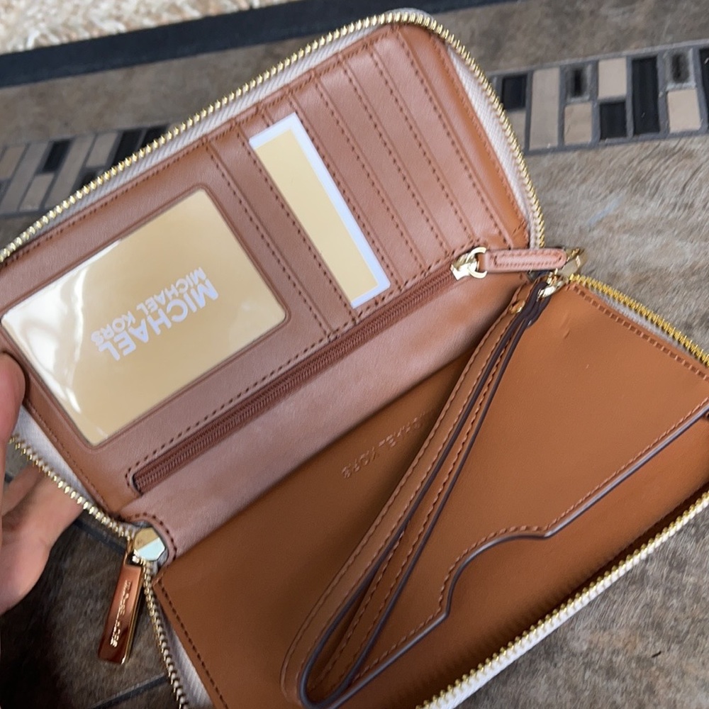 Michael Kors Jet Set Travel Lg Flat Multifunctional Phone Case-Wristlet-Wallet - Picture 4 of 16